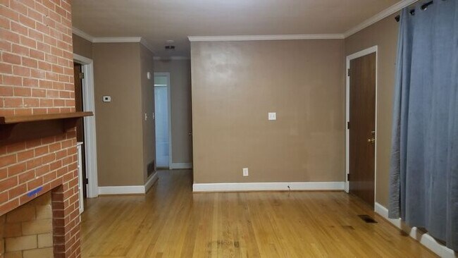 Building Photo - Charming 3BR / 1.5 BA Available for Rent!