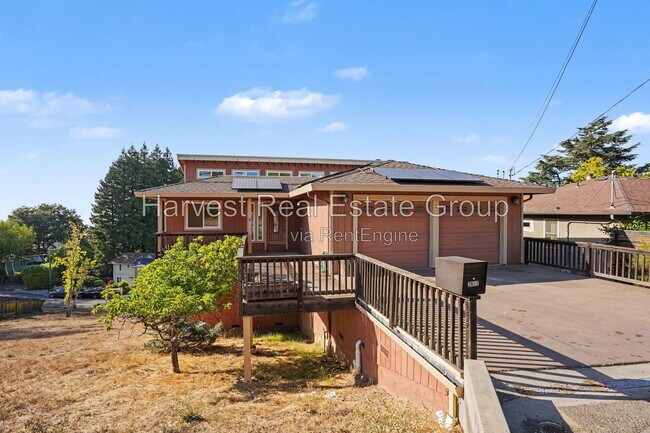 Building Photo - 2652 Hillcrest Ave