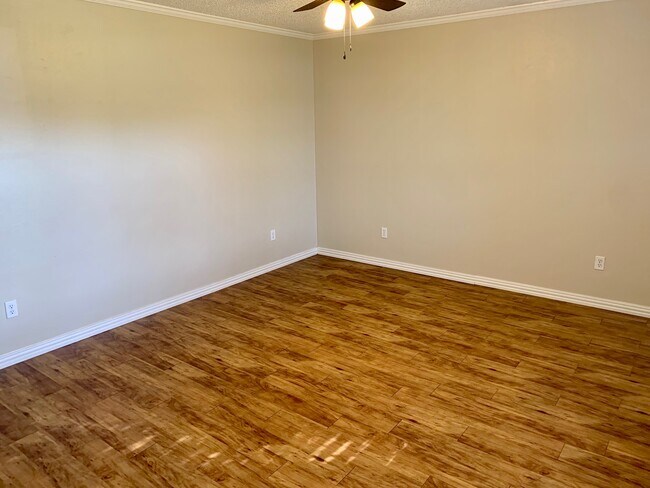 Living room - 1235 Jefferson St E