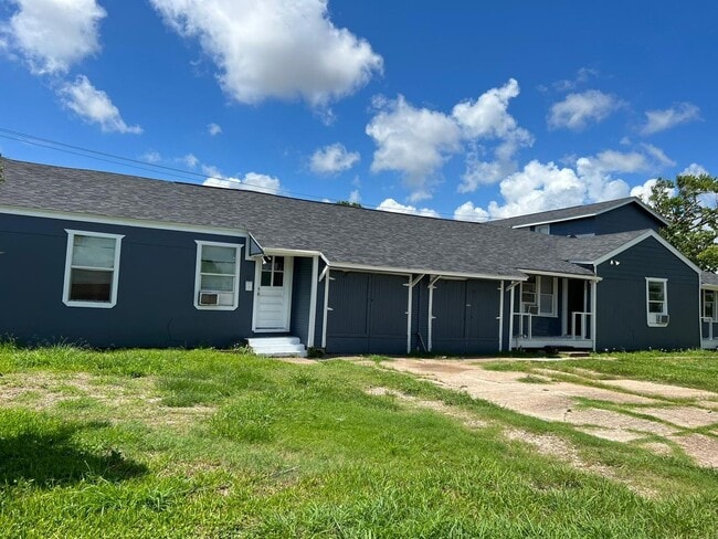 Foto del edificio - 527 W 8th St