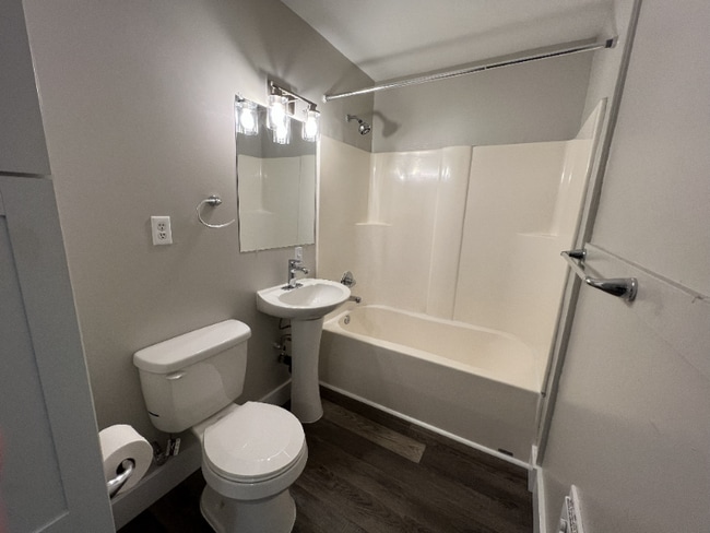 Foto del edificio - 2717 Callahan Dr