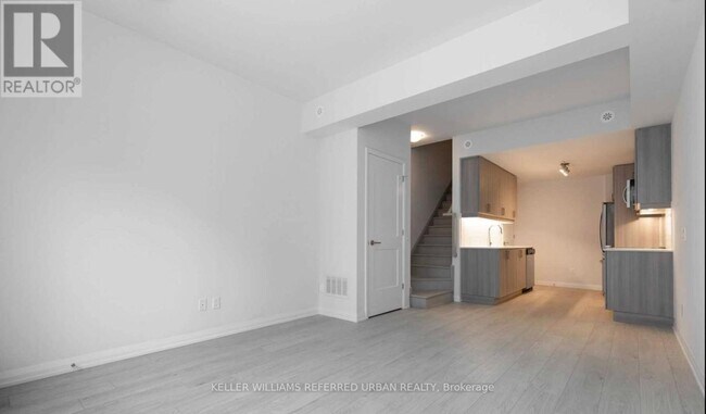 Photo du bâtiment - 1030 Portage Pkwy