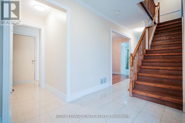 Building Photo - 265 Wright Crescent