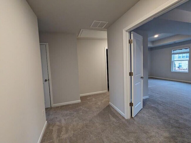 Foto del edificio - 241 Clark Lake Ln