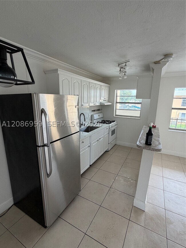 Building Photo - 3855 SW 79th Ave