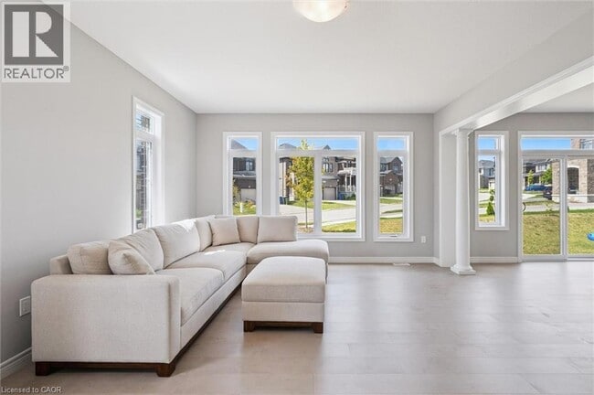 Building Photo - 18 Everton Dr