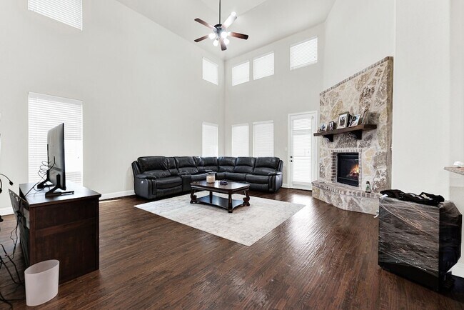 Foto del edificio - 12038 Big Springs Dr