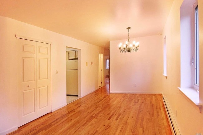 2 Bedroom In Middle Village Ny 11379 House For Rent Queens Primary Photo 2 Bedroom In Middle Village Ny 11379