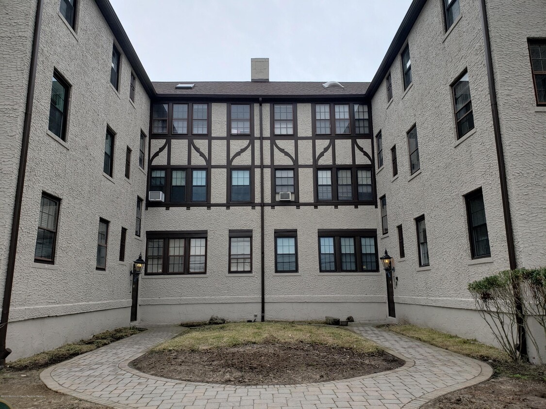 19 Leroy Pl Unit 2F, Red Bank, NJ 07701 Condo for Rent in Red Bank