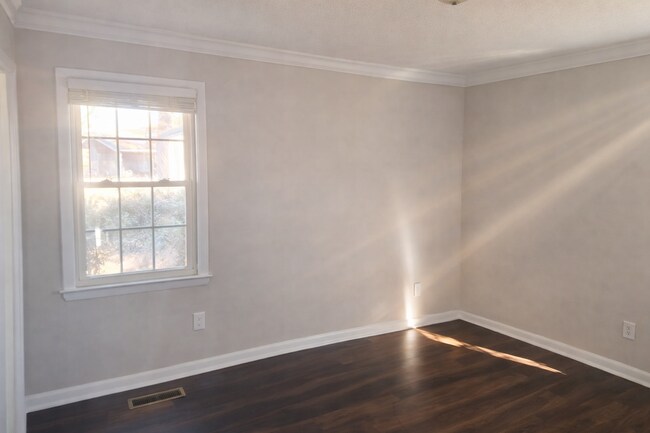 Building Photo - 103 Murchison Dr