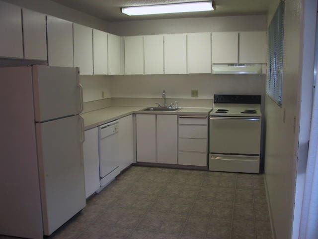 Kitchen - 13660 SW Pacific Hwy
