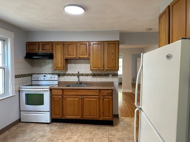 Building Photo - 18 Symmes St