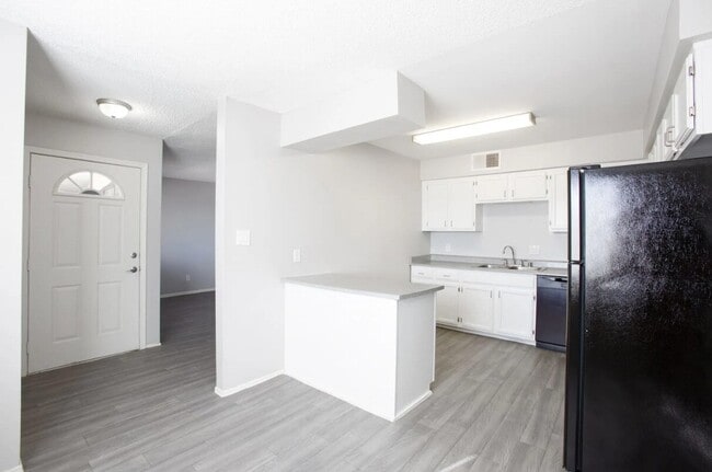 2 Bed 1 Bath - 895 sqft - Dining - Heights at Tramway