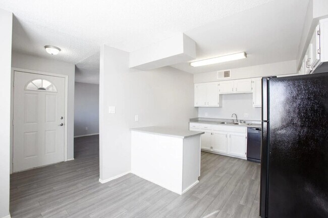 2 Bed 1 Bath - 895 sqft - Dining - Heights at Tramway
