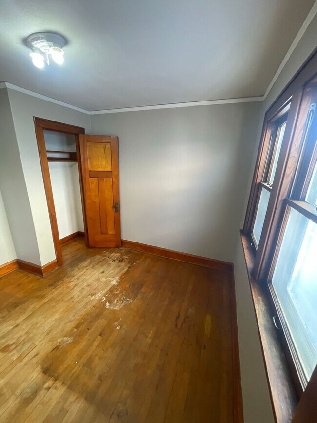 Building Photo - 936-938 S. 75th St. Duplex