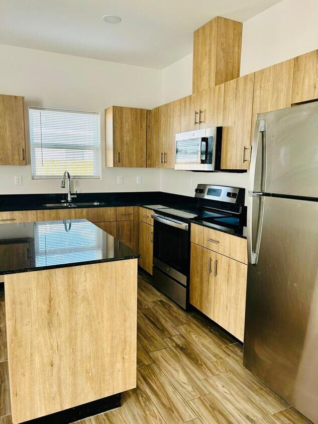 Foto principal - 4907 Crown Point St