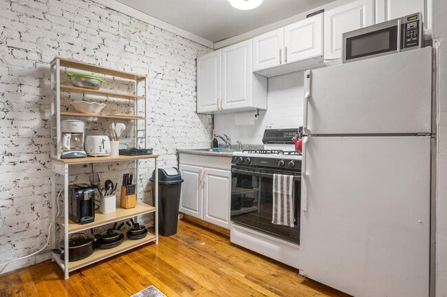 Foto del edificio - 341 W 30th St