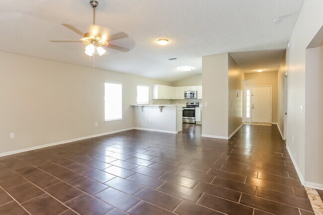 Building Photo - 536 Chancellor Dr E