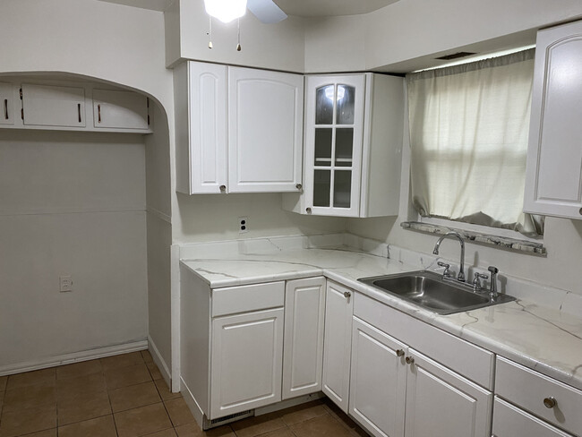 Kitchen - 6271 Graceland Ave