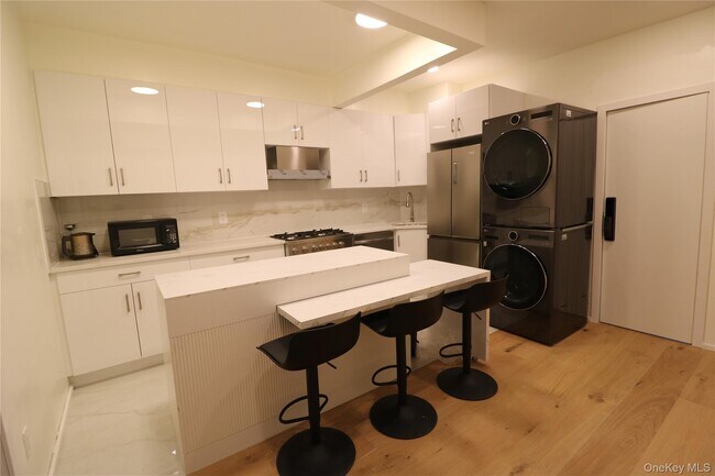 Foto del edificio - 66-56 Saunders St
