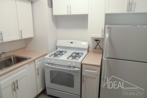 Building Photo - Pristine Studio in Sunset Park!