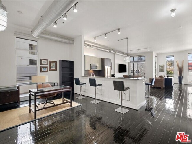 Foto del edificio - 13320 Beach Ave