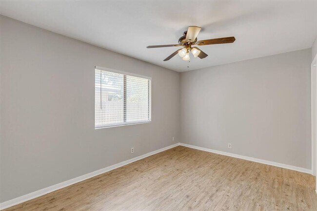 Foto del edificio - 12302 Deer Falls Dr