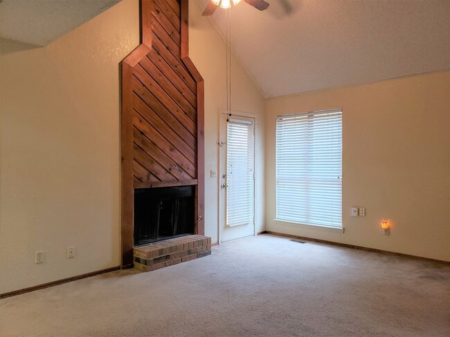 Building Photo - 14107 Fairhill Ave