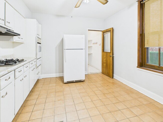 Building Photo - Huge 4 bed 2 full bath home in the heart of Fairmount.