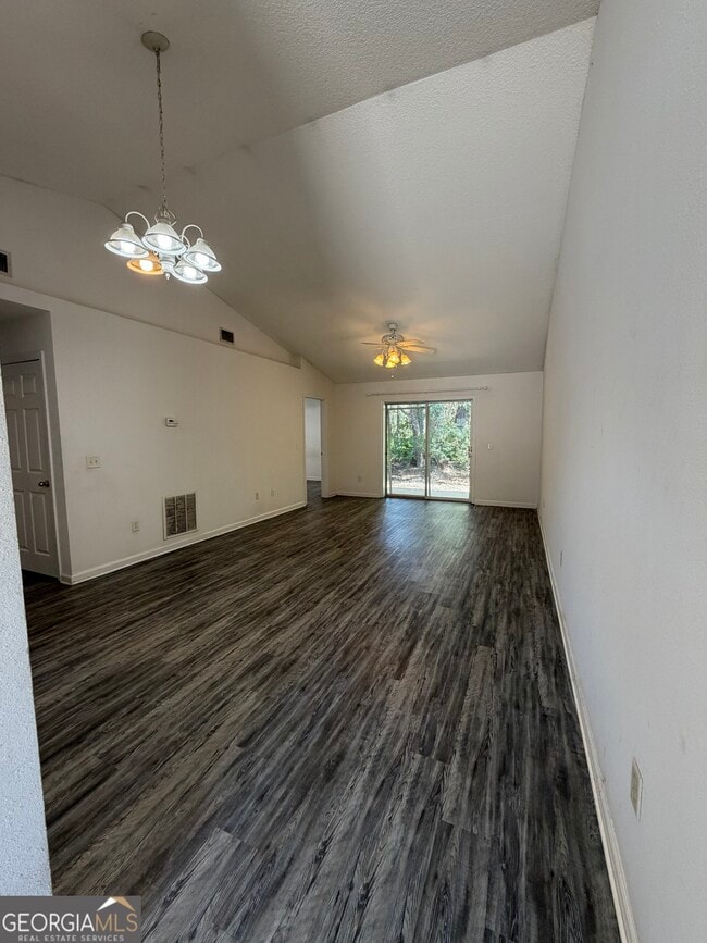 Foto del edificio - 401 Lawnwood Ct