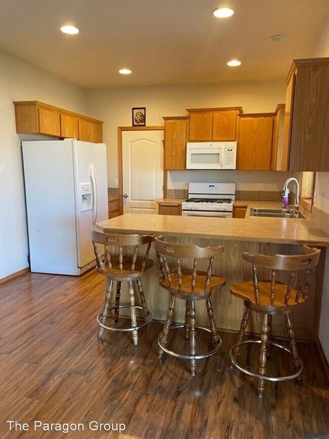 Building Photo - 4 br, 2.5 bath House - 412 Charbonneau