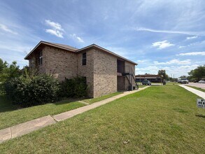 Building Photo - 5510 Brookview Ct