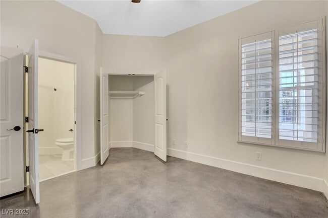 Building Photo - 10728 Elm Ridge Ave