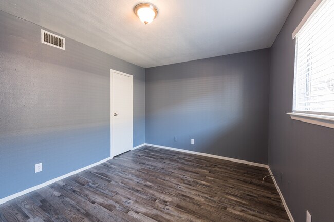 Foto del edificio - 708 Santa Rosa Dr