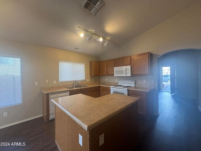 Foto del edificio - 22661 W Mesquite Dr