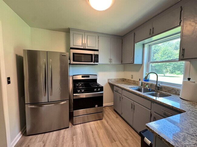 Foto del edificio - 6350 Allentown Rd