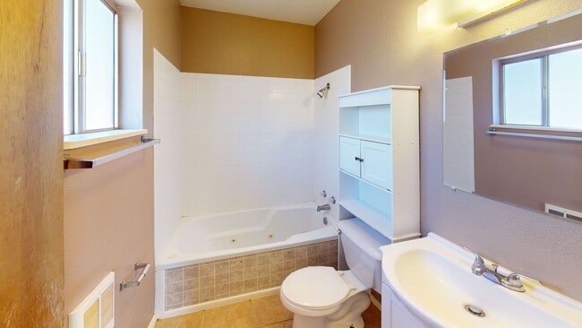 Building Photo - 4 Bedrooms, 2.5 Baths House