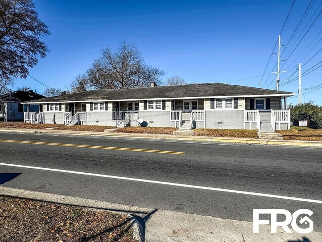 Building Photo - 600 Howell St