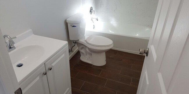 Bathroom - 1635 S Sutter St