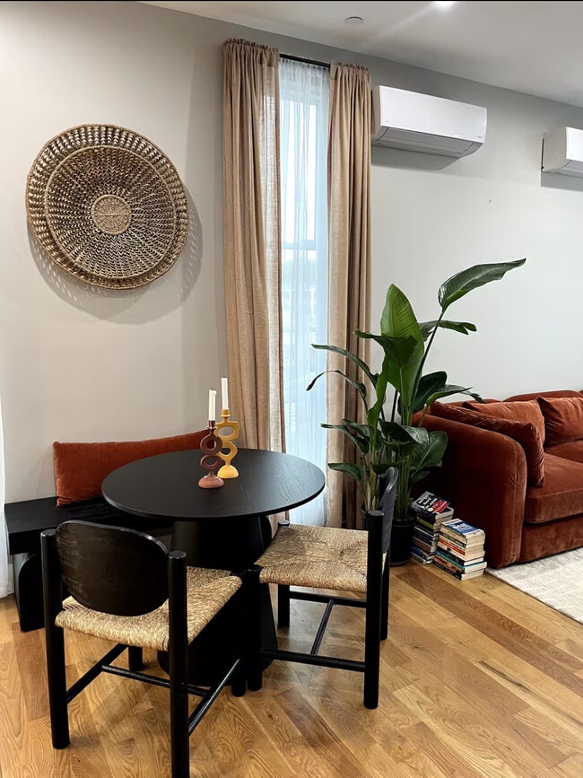 Foto del edificio - 864 Madison St