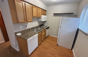 Building Photo - 362 Probasco St