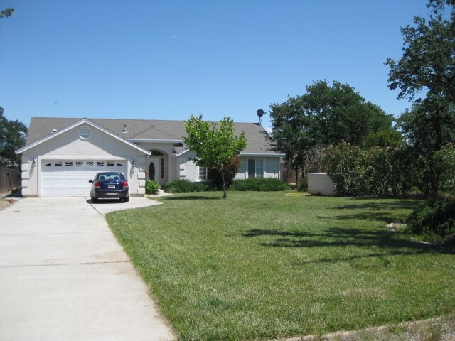 Foto principal - 3 Bedroom Home in Beautiful Lake California!