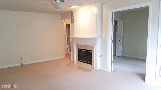 Building Photo - 8201 Crossbrook Ct