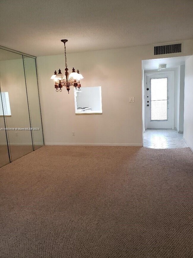 Foto del edificio - 6021 NW 61st Ave