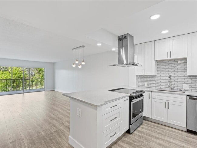 Foto del edificio - 3150 N Palm Aire Dr