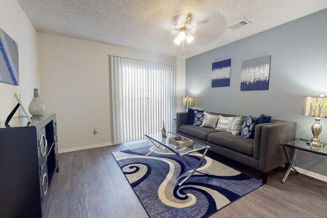 Building Photo - Covington Glen