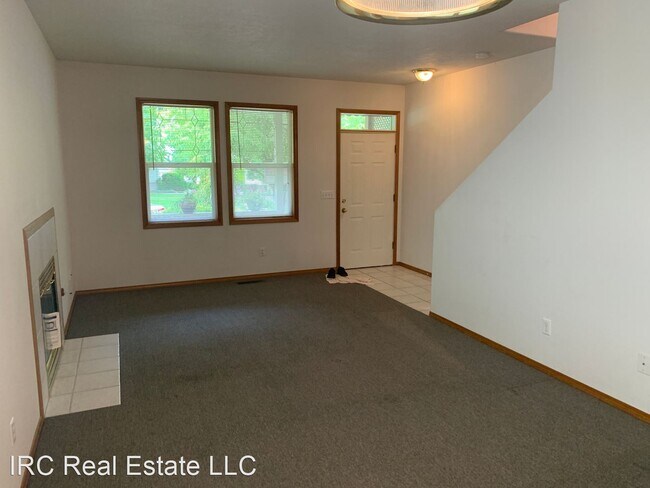 Building Photo - 2 br, 2.5 bath House - 21958-B NE Chinook Way