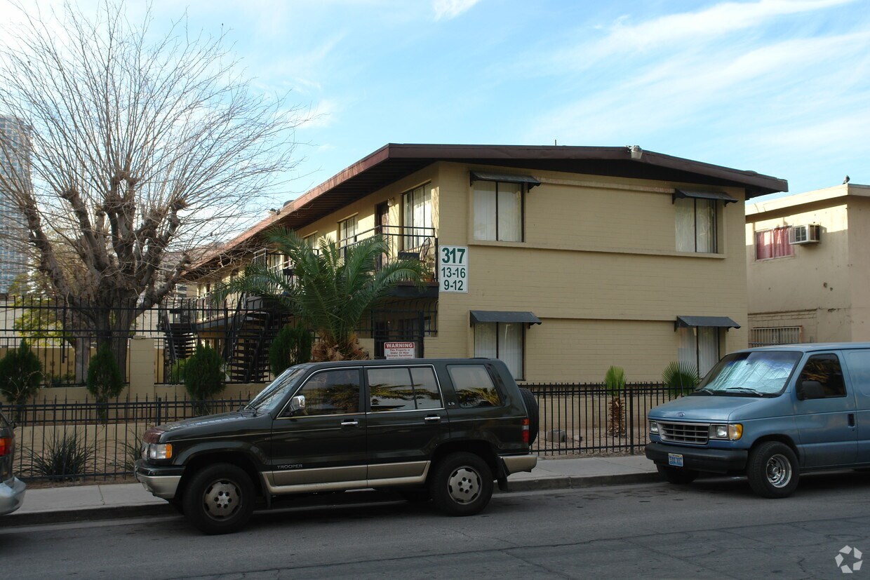 Primary Photo - 317 W Cincinnati Ave