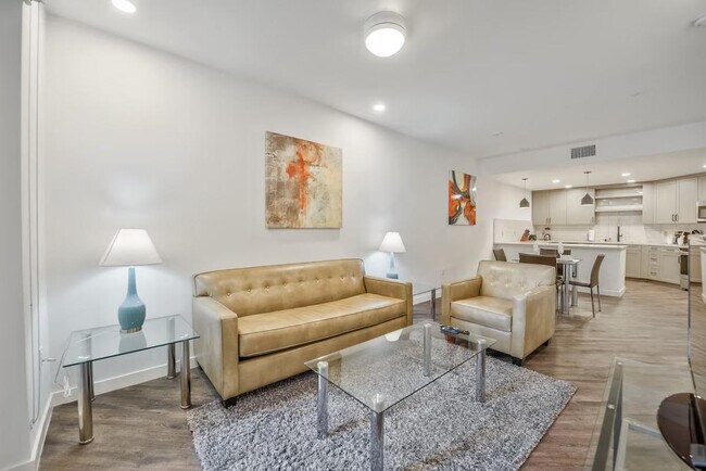 Building Photo - 375 Camino De La Reina