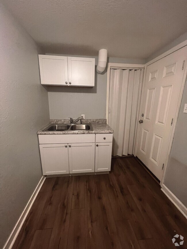 Bluemound Heights Basement Apartments for Rent Milwaukee, WI 2 Rentals